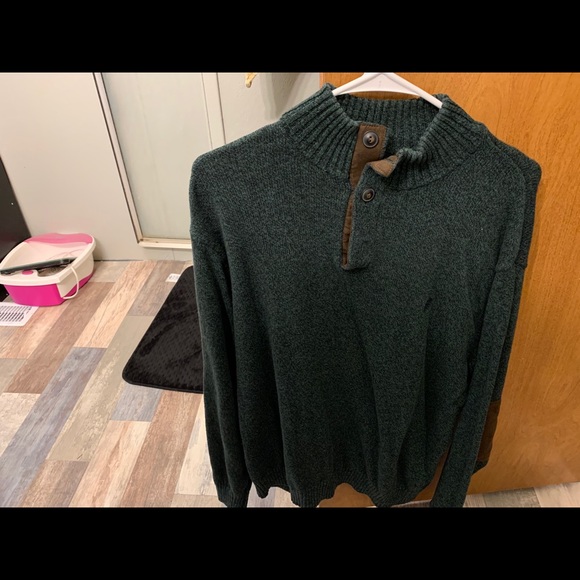 Sweaters and Shirts - Picture 16 of 16